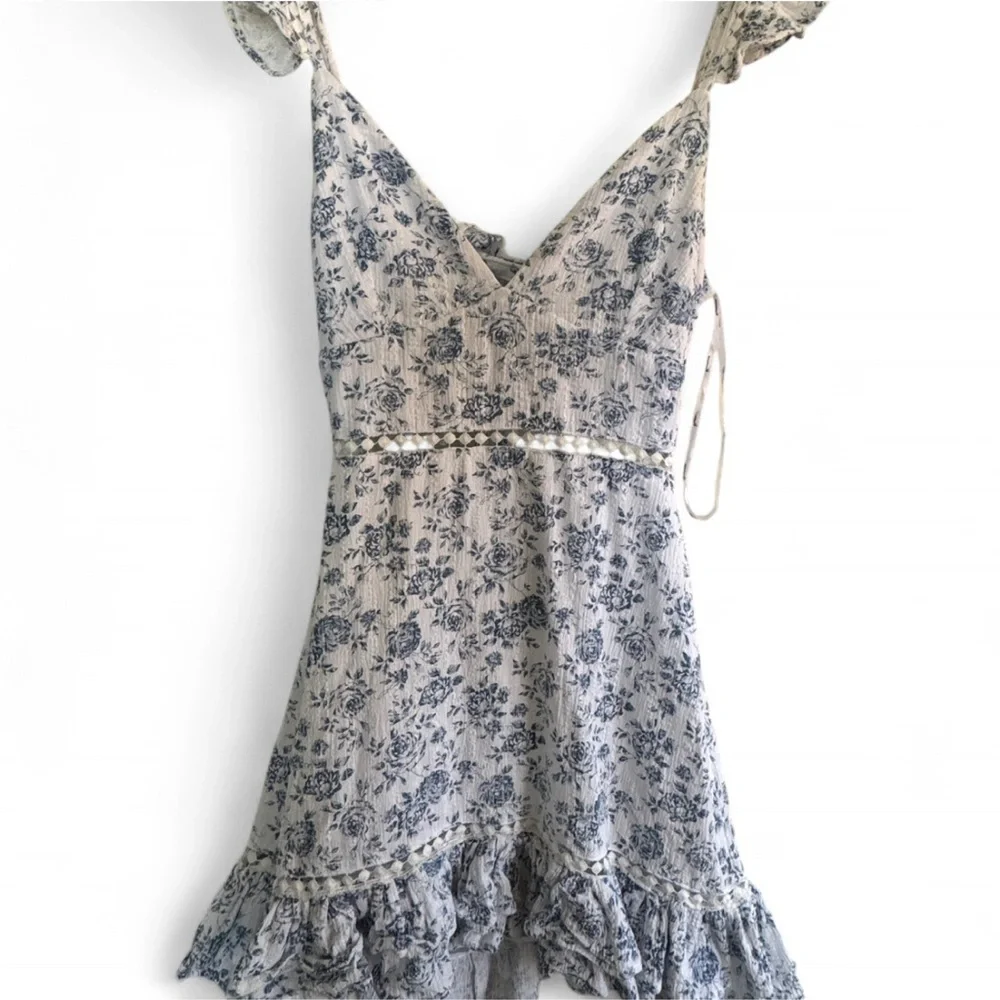 MINKPINK Skye Rose Blue and White Floral Print Mini Dress small - Picture 2 of 8